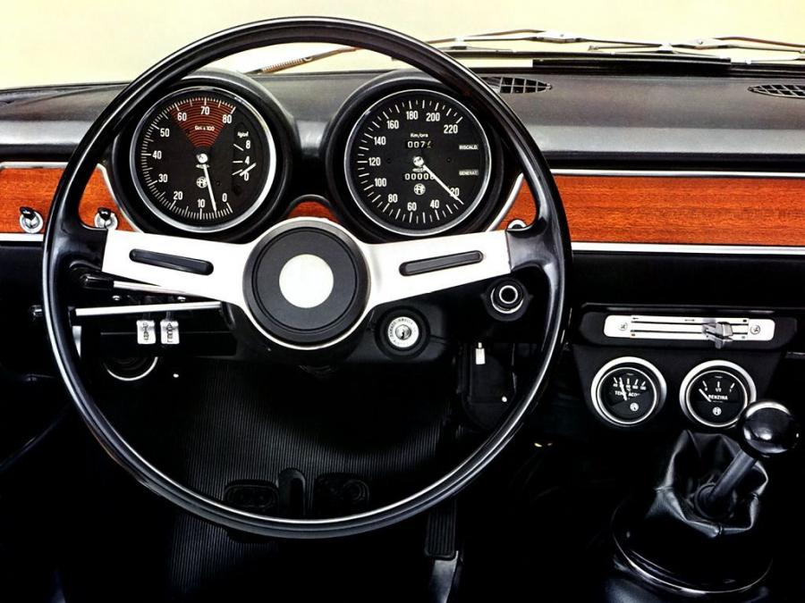 Панель приборов Alfa Romeo GT 1300 Junior (105) 1966 года  (фото 3 из 11)